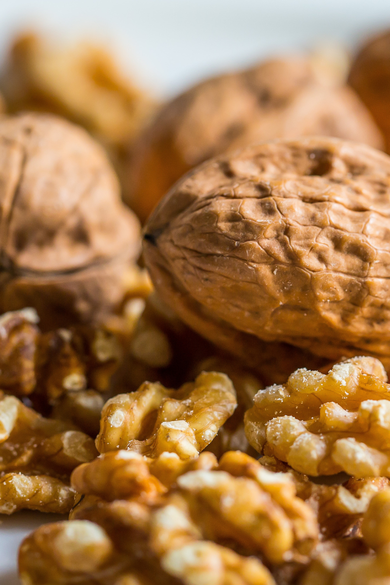 shelled and unshelled walnuts.